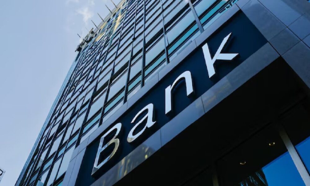 PSU Bank Merger: सार्वजनिक बैंकों का विलय, छोटे बैंक होंगे समाप्त, क्या आपके लेन-देन पर होगा बड़ा असर?