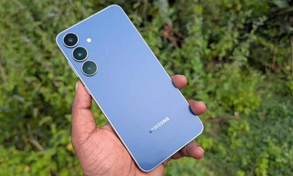 Samsung जल्द लॉन्च करेगा गैलेक्सी S26 सीरीज़, iPhone 17 से होगी कड़ी टक्कर