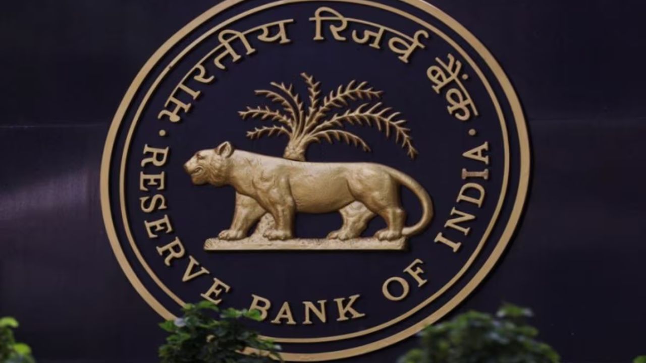 RBI की अगली मीटिंग सस्पेंस से भरी—Rate Cut मिलेगा या GDP ग्रोथ रोक बनाएगी?
