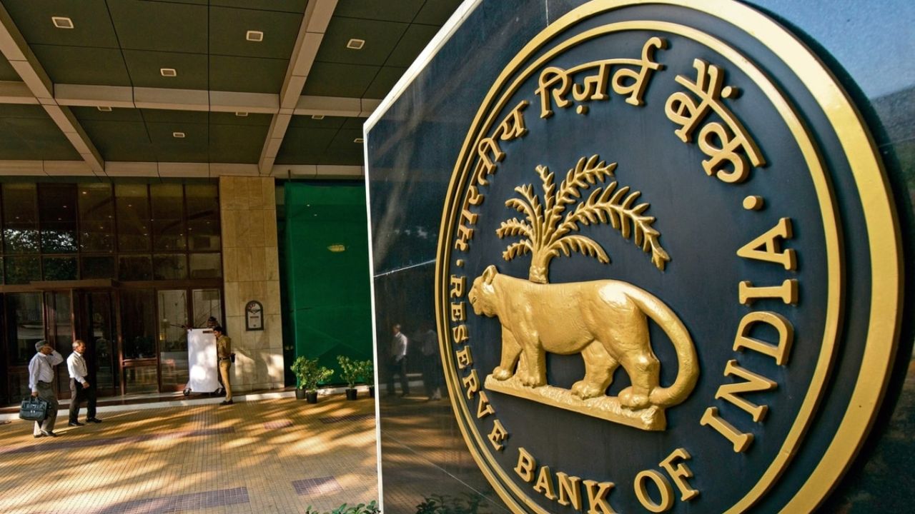 RBI की अगली मीटिंग सस्पेंस से भरी—Rate Cut मिलेगा या GDP ग्रोथ रोक बनाएगी?