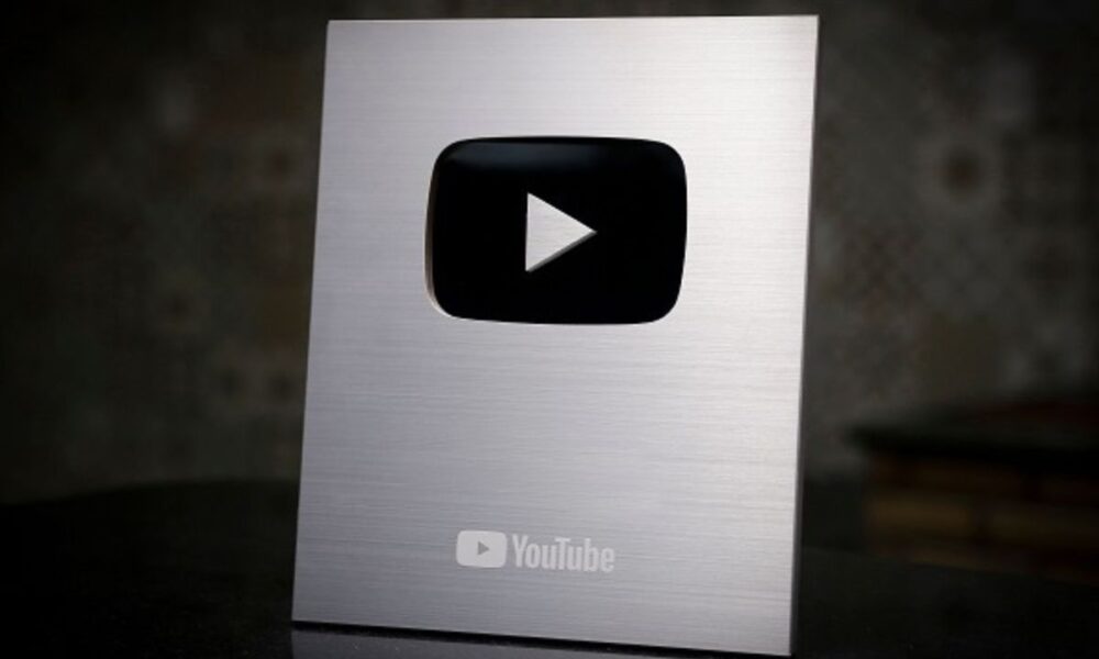 YouTube Silver Button: सिल्वर बटन हासिल करने वाले क्रिएटर्स के लिए नया मौका, 1 लाख सब्सक्राइबर से बढ़ेगा यूट्यूब का रोमांच