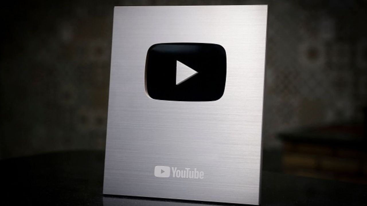 YouTube Silver Button: सिल्वर बटन हासिल करने वाले क्रिएटर्स के लिए नया मौका, 1 लाख सब्सक्राइबर से बढ़ेगा यूट्यूब का रोमांच