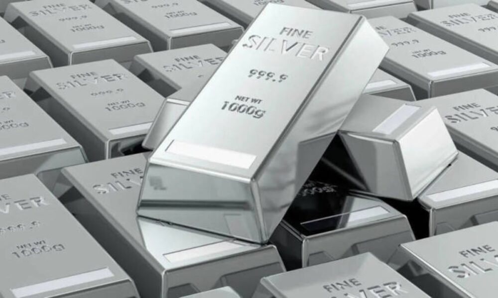 Silver Price Crashes: MCX पर सिल्वर की कीमतें गिरी, Ukraine-रूस तनाव कम होने से बाजार में हलचल