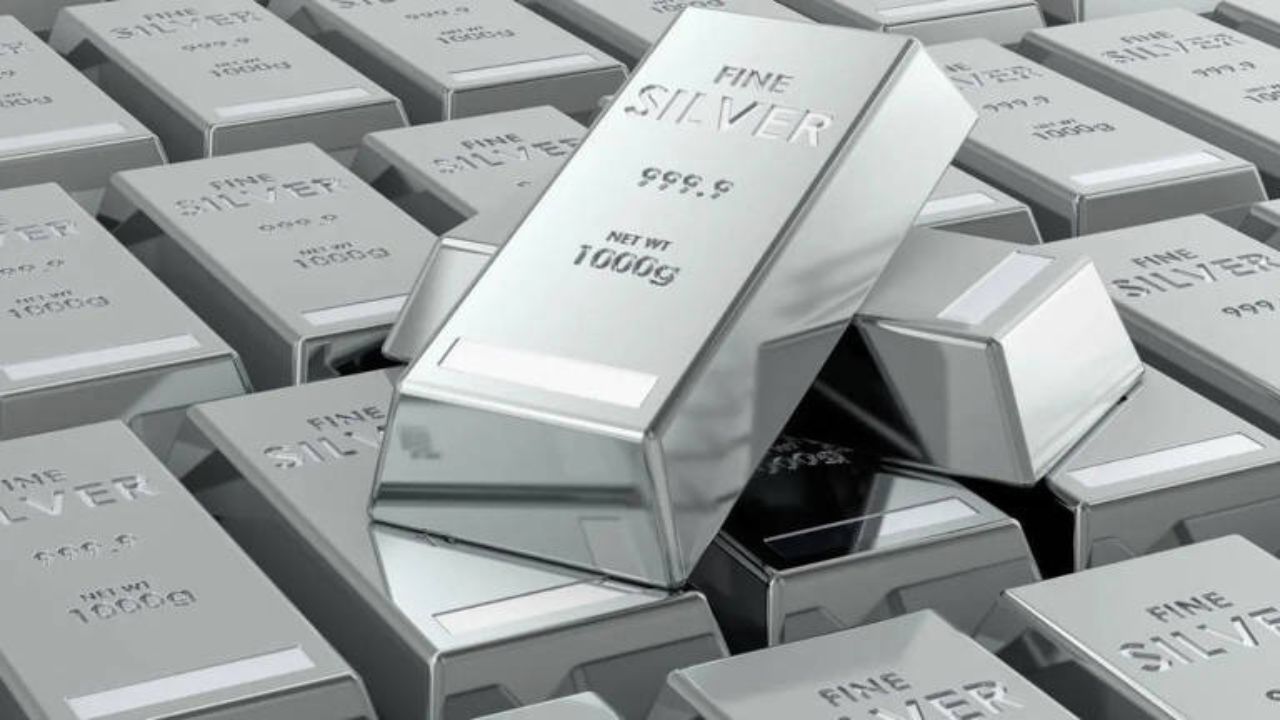 Silver Price Crashes: MCX पर सिल्वर की कीमतें गिरी, Ukraine-रूस तनाव कम होने से बाजार में हलचल