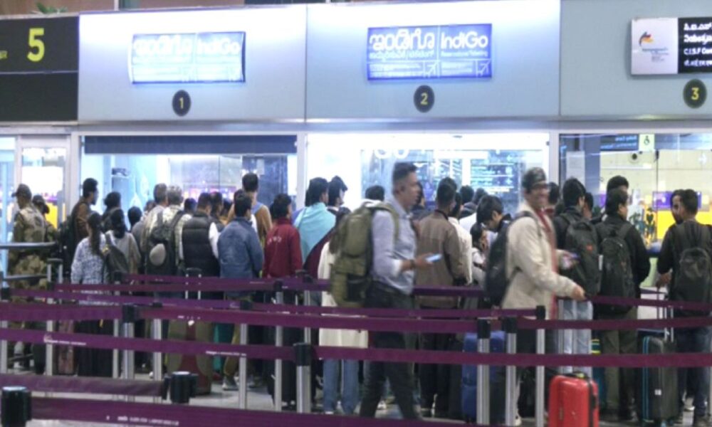 Government Action: एयरलाइंस का ‘ऑपरेशन ओवरचार्ज’? सरकार ने लगाया ब्रेक, पूरा मामला सस्पेंस से भरा