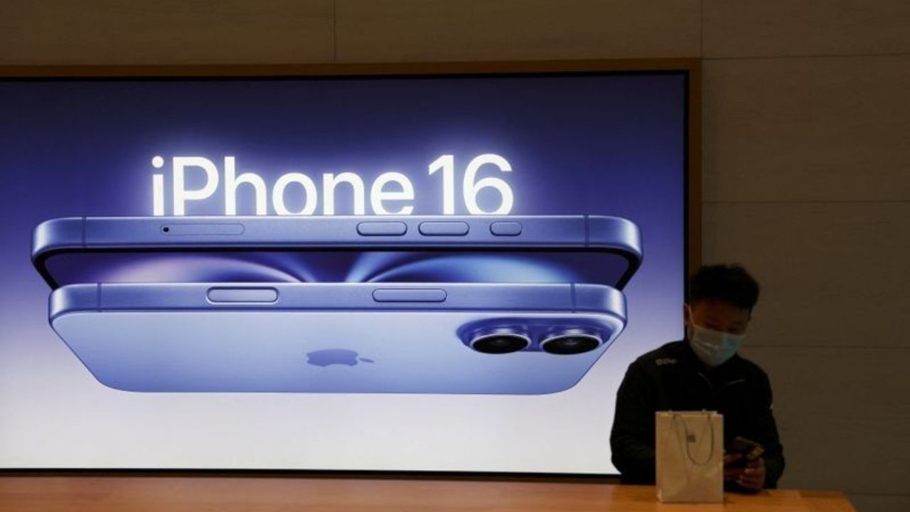 iPhone 16e की अब तक की सबसे बड़ी कीमत में कटौती, खरीदें केवल ₹50,390 में