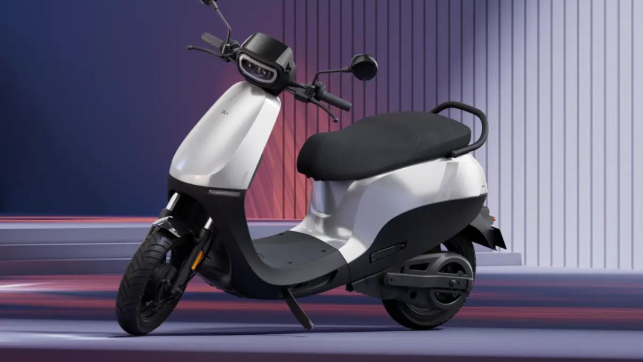 Ola Electric के शेयरों में 78% की भारी गिरावट, निवेशकों के लाखों करोड़ों रुपए डूबे