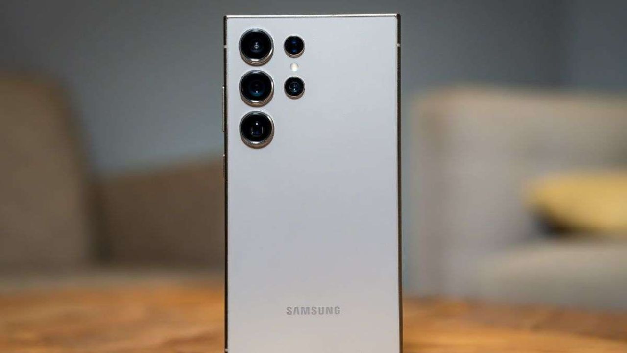 Samsung Galaxy S24 Ultra पर बड़ी कीमत कटौती, अब बेहद सस्ते में खरीदें प्रीमियम स्मार्टफोन