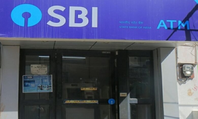 SBI ग्राहकों को झटका फ्री लिमिट के बाद ATM ट्रांजैक्शन हुआ महंगा