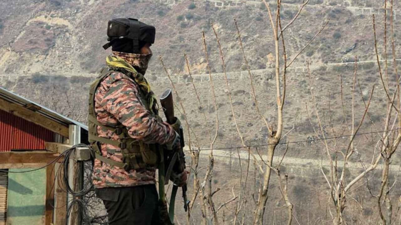 J&K Terrorism Operation: किश्तवार में आतंकवादियों से मुठभेड़, पाक ड्रोन घुसपैठ पर BSF ने किया जवाब