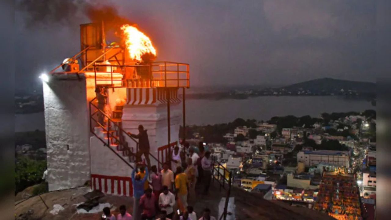 Dargah vs. Temple dispute: तमिलनाडु सरकार को झटका, थिरुपरंकुंद्रम पर कार्तिगई दीपम जलाने की अनुमति मिली