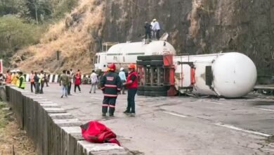 खंडाला घाट में बड़ा हादसा गैस रिसाव से एक्सप्रेसवे बंद यात्रियों की रात गाड़ियों में कटी