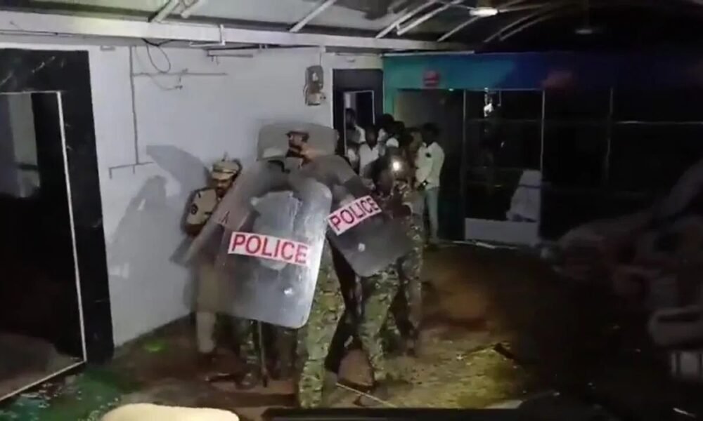 Political News: राजनीतिक बयान से भड़का आंध्र, YSRCP नेता गिरफ्तार, कानून व्यवस्था पर उठे सवाल