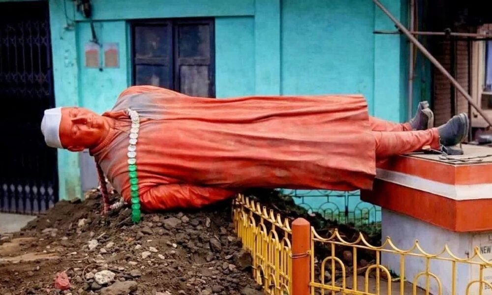 असम में विधानसभा चुनाव से पहले नेहरू मूर्ति गिराने की घटना ने बढ़ाई राजनीति