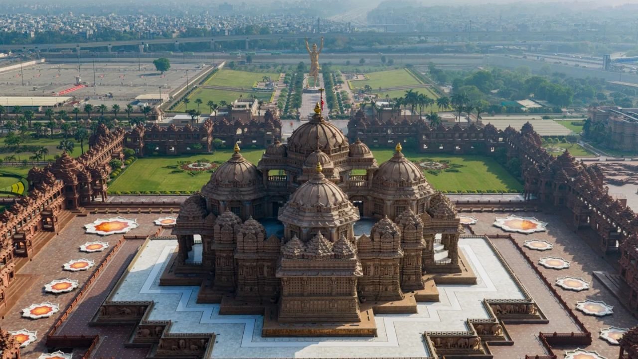 अक्षरधाम में 108 फीट विशाल प्रतिमा की प्राण प्रतिष्ठा, दुनिया देखेगी ऐतिहासिक क्षण