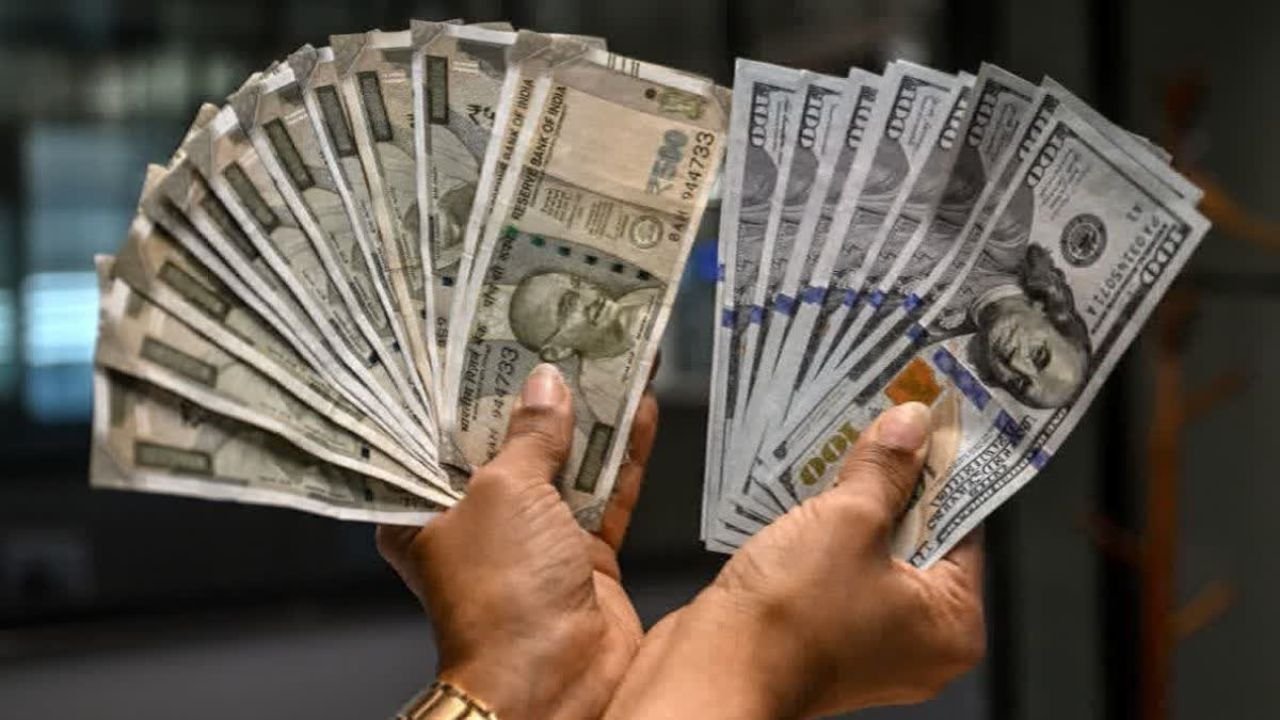 ईरान युद्ध के असर से रुपया रिकॉर्ड निचले स्तर पर, डॉलर के मुकाबले भारी गिरावट