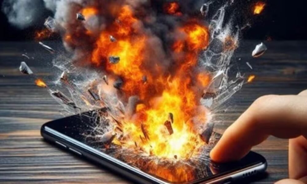 5 साल पुराना मोबाइल बन सकता है बम, बैटरी ब्लास्ट से गंभीर हादसे का खतरा