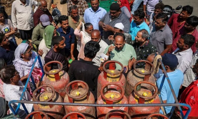 केंद्र सरकार का एलान: देश में क्रूड ऑयल और LPG-CNG की कोई कमी नहीं