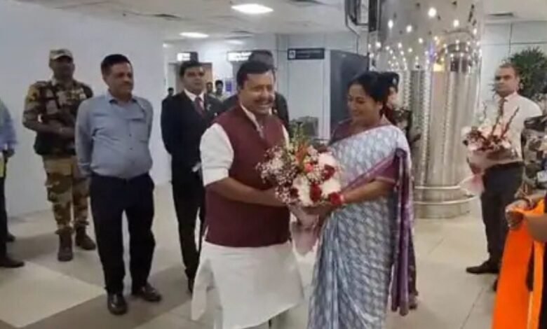 नितिन नवीन की राज्यसभा जीत पर दिल्ली एयरपोर्ट पर पार्टी ने भव्य स्वागत किया