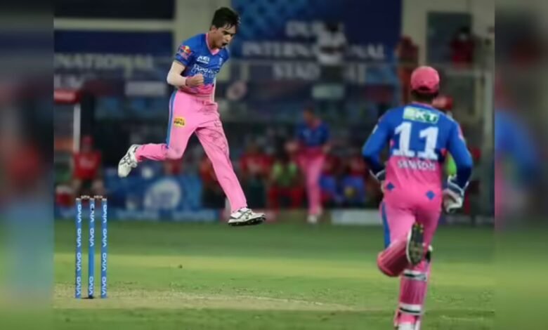 कार्तिक त्यागी की धमाकेदार वापसी: एक ही ओवर में तीन विकेट झटककर मचाई सनसनी
