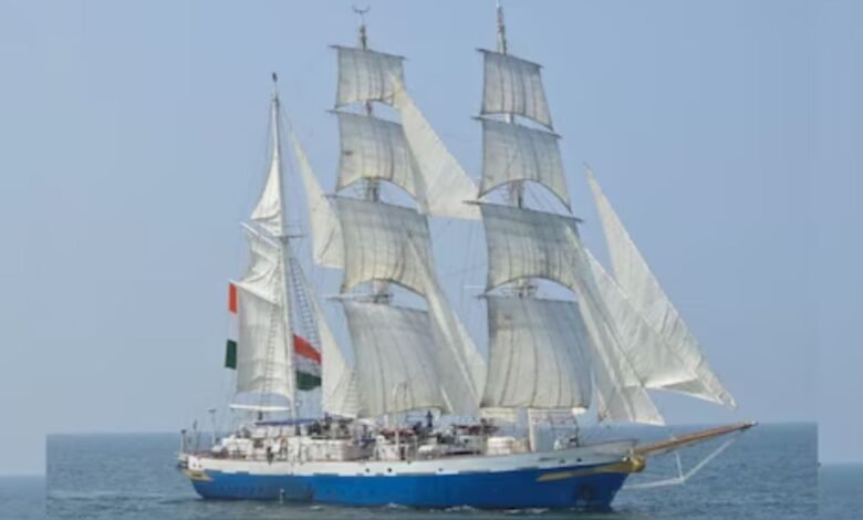 लोकयान 26 मिशन के तहत भारतीय नौसेना का जहाज यूरोप के ऐतिहासिक बंदरगाह पहुंचा