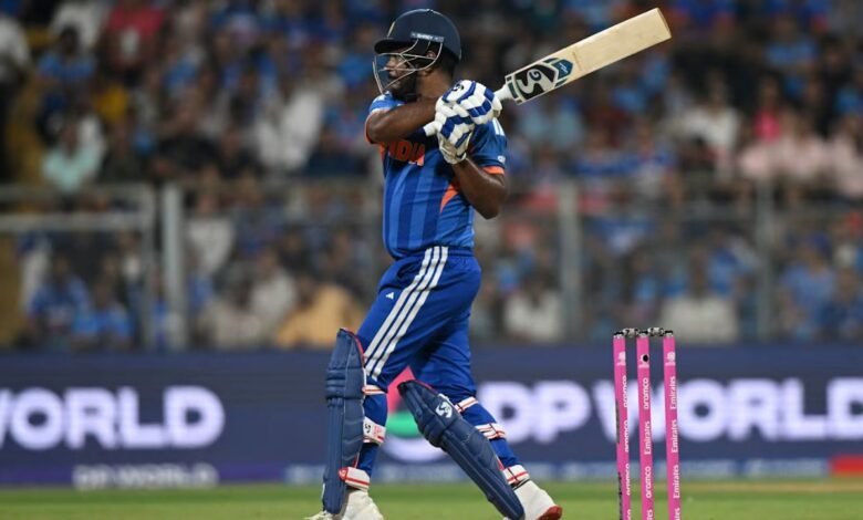 टी20 वर्ल्ड कप 2026 में भारत ने इंग्लैंड को सिर्फ 7 रनों से हराकर फाइनल में बनाई जगह