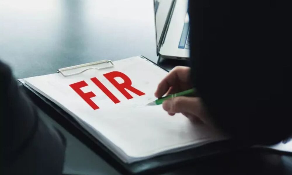 युवती की ईव टीजिंग शिकायत पर थाने में एसएचओ ने कहा चौंकाने वाला वाक्य