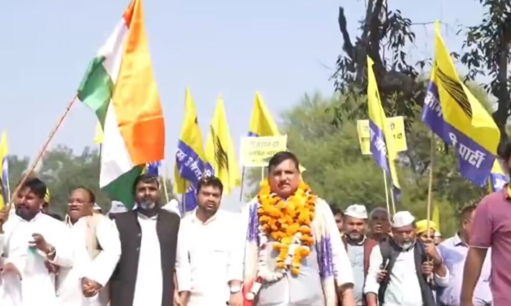 गुजरात में आप प्रदेश अध्यक्ष की गिरफ्तारी पर सियासी घमासान, नेताओं ने उठाए सवाल