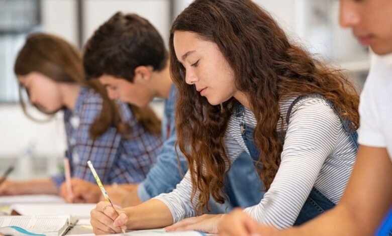 TCS और एयरफोर्स तक पहुंचे छात्र. फिर भी रिजल्ट को लेकर भड़का गुस्सा