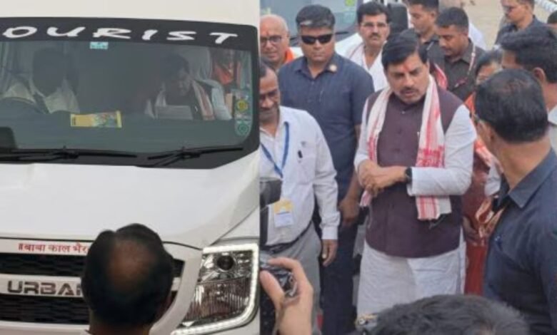 मोहन यादव का अनोखा कदम, जनप्रतिनिधियों के साथ बस में पहुंचे कार्यक्रम स्थल