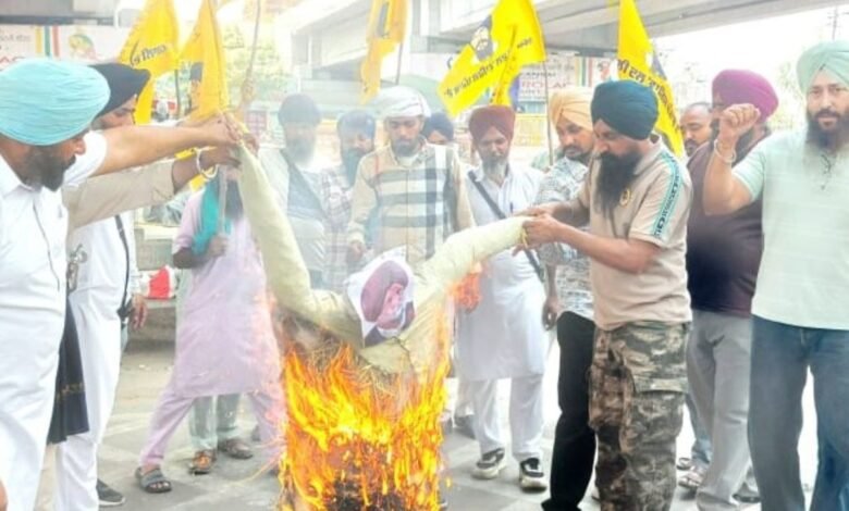 जालंधर में सियासी बवाल, कांग्रेस सांसद सुखजिंदर रंधावा के खिलाफ जोरदार प्रदर्शन