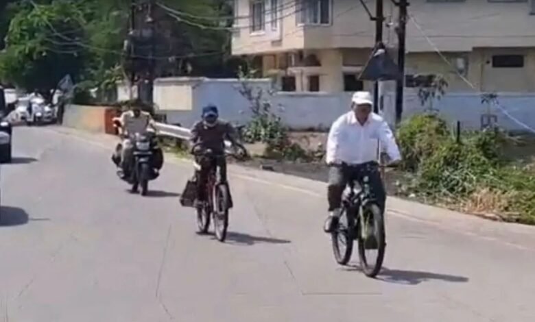 मध्य प्रदेश हाईकोर्ट जज साइकिल से पहुंचे कोर्ट, PM मोदी की अपील का असर