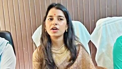 पेट्रोल महंगाई के बीच वायरल हुआ मैथिली ठाकुर का गाना. कांग्रेस ने घेरा मोदी सरकार