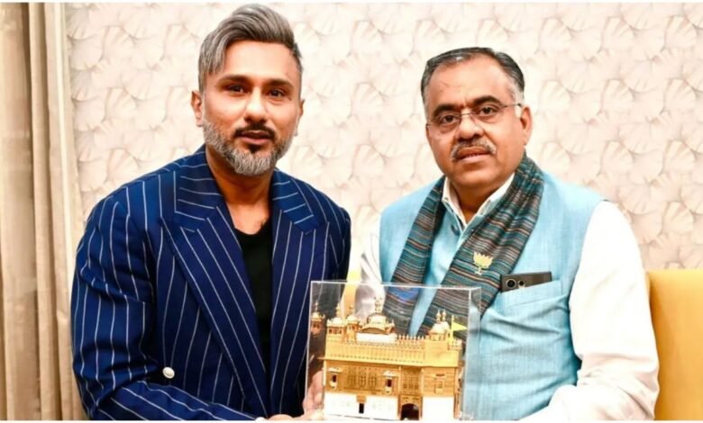 पंजाब में हनी सिंह को लेकर नशा विरोधी अभियान पर सियासी घमासान