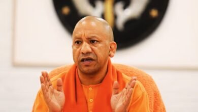 सपा सांसद के बयान से गरमाई यूपी राजनीति, CM योगी ने दी कड़ी चेतावनी