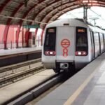 भीड़ कम करने के लिए DMRC ने बढ़ाई मेट्रो सेवाएं यात्रियों को बड़ी राहत