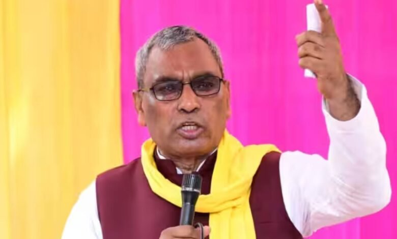 ओम प्रकाश राजभर का अखिलेश यादव पर तीखा हमला, परिवारवाद पर उठाए गंभीर सवाल