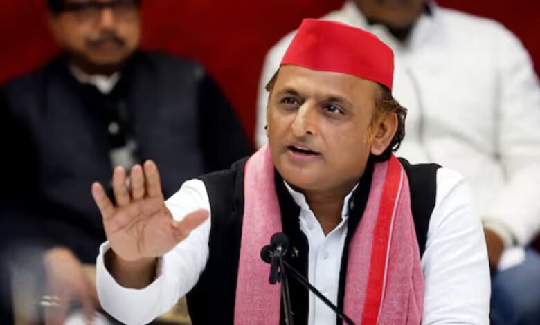 अखिलेश यादव का योगी बयान पर तीखा हमला राजनीति में बढ़ा तनाव