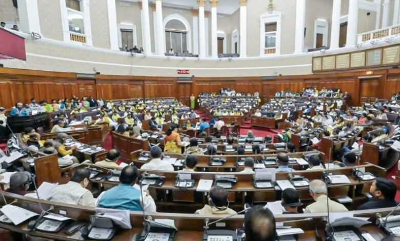 दलबदल पर स्पीकर की ताकत कितनी बड़ी?