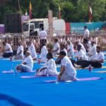 जबलपुर में राष्ट्रपति द्रौपदी मुर्मू ने किया योग, हजारों लोगों ने लिया हिस्सा