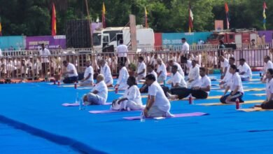 जबलपुर में राष्ट्रपति द्रौपदी मुर्मू ने किया योग, हजारों लोगों ने लिया हिस्सा