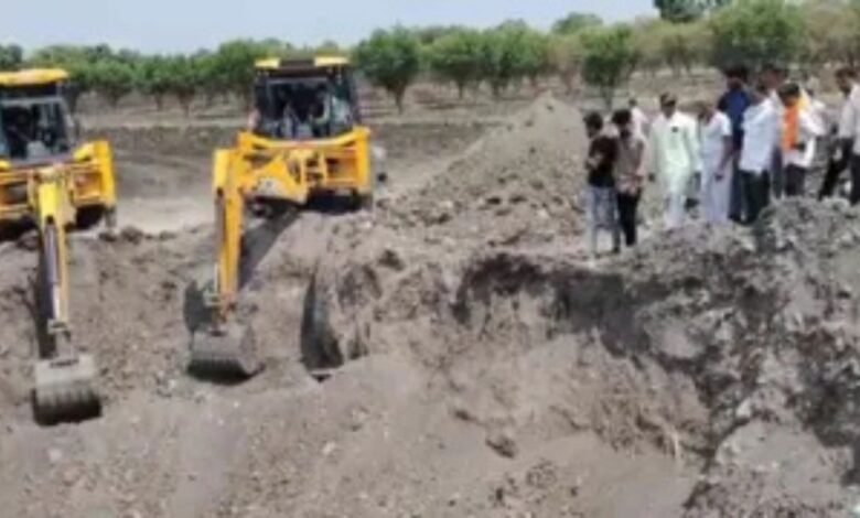 राजगढ़ में कुएं की खुदाई के दौरान बड़ा हादसा, मिट्टी में दबीं सास-बहू