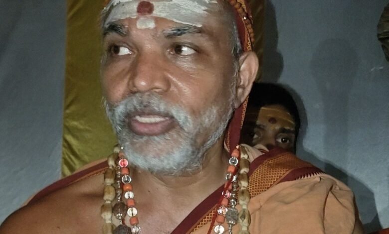 कन्नौज में सड़क किनारे रात बिताने को मजबूर हुए शंकराचार्य अविमुक्तेश्वरानंद