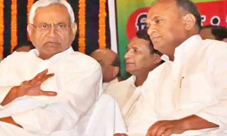 नीतीश कुमार से मिले आरसीपी सिंह, लंबे इंतजार के बाद खुला दरवाजा, जेडीयू में वापसी की अटकलें तेज