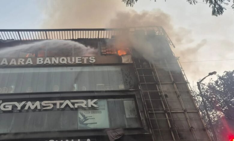 कालकाजी रेस्टोरेंट में भीषण आग, तीन सिलेंडर धमाकों ने मचाई दहशत