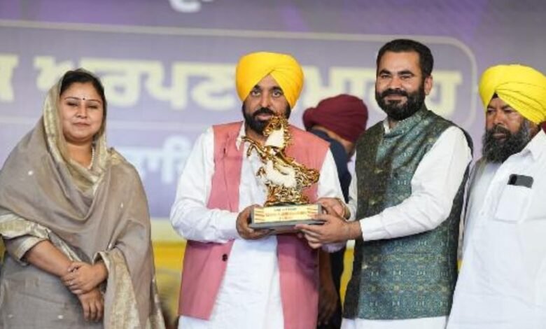 अकाल तख्त की प्रस्तावित पेशी से पहले AAP की बड़ी रणनीतिक बैठक, अमृतसर में जुटेंगे केजरीवाल, भगवंत मान और सभी विधायक