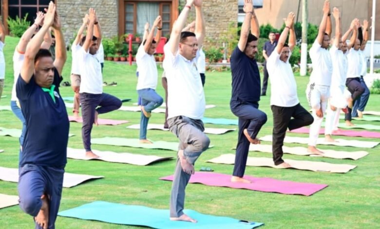 योग दिवस से पहले मुख्यमंत्री ने किया योगाभ्यास, प्रदेशवासियों से की अपील