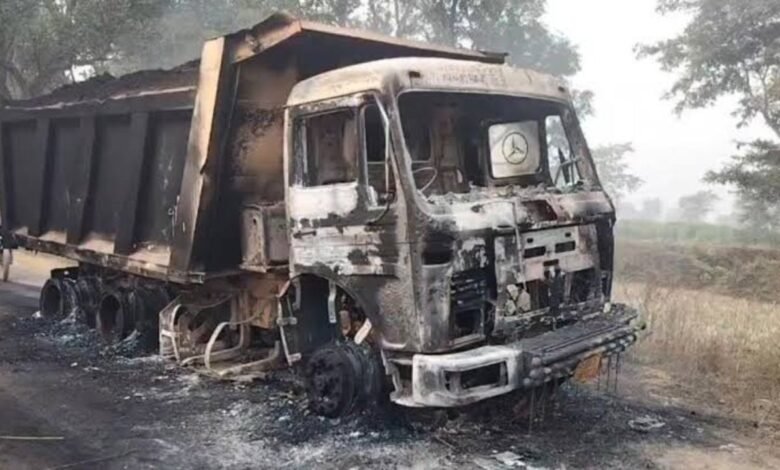 गुरुग्राम: चलते ट्रक में लगी भीषण आग, सेक्टर-66 में मचा हड़कंप, लाखों का सामान जलकर राख