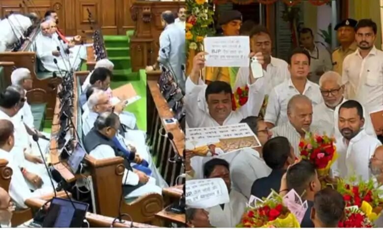 बिहार विधानसभा सत्र शुरू होते ही हंगामा, पेपर लीक को लेकर विपक्ष आक्रामक
