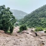 चंबा में लैंडस्लाइड का कहर, घर पर गिरा सौ क्विंटल से ज्यादा वजनी पत्थर